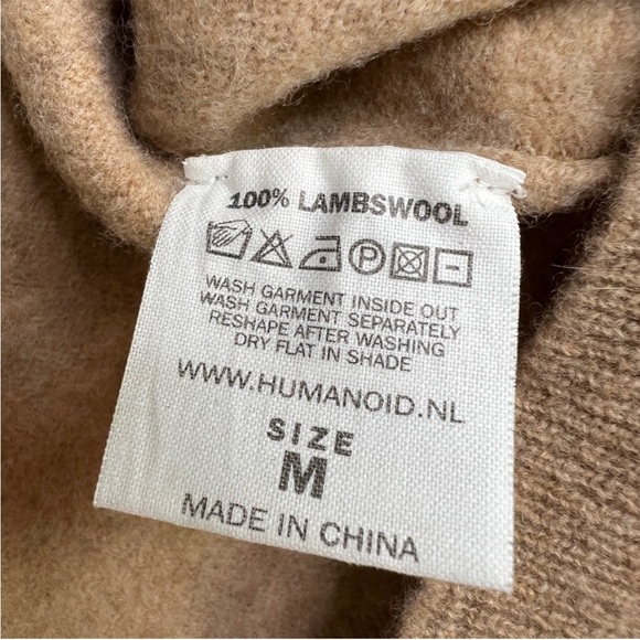 lambswool sweater, size medium - Picture 3 of 4